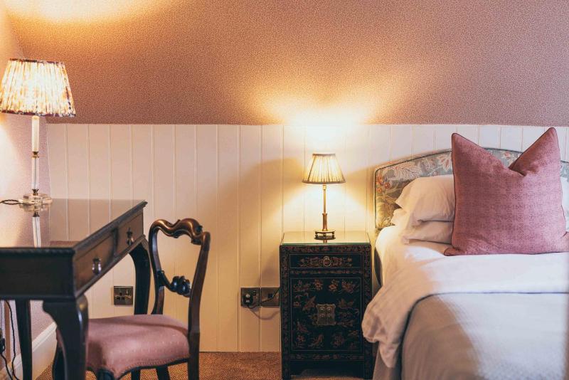 Standard Twin Room image 1