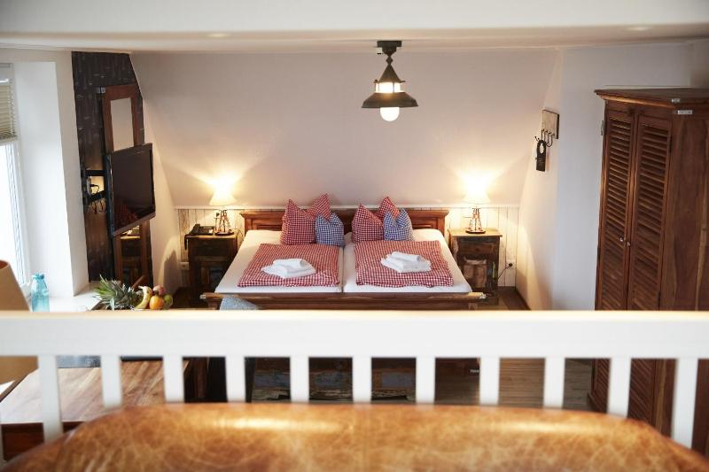 Boat deck Suite (1-3 Adults) image 3