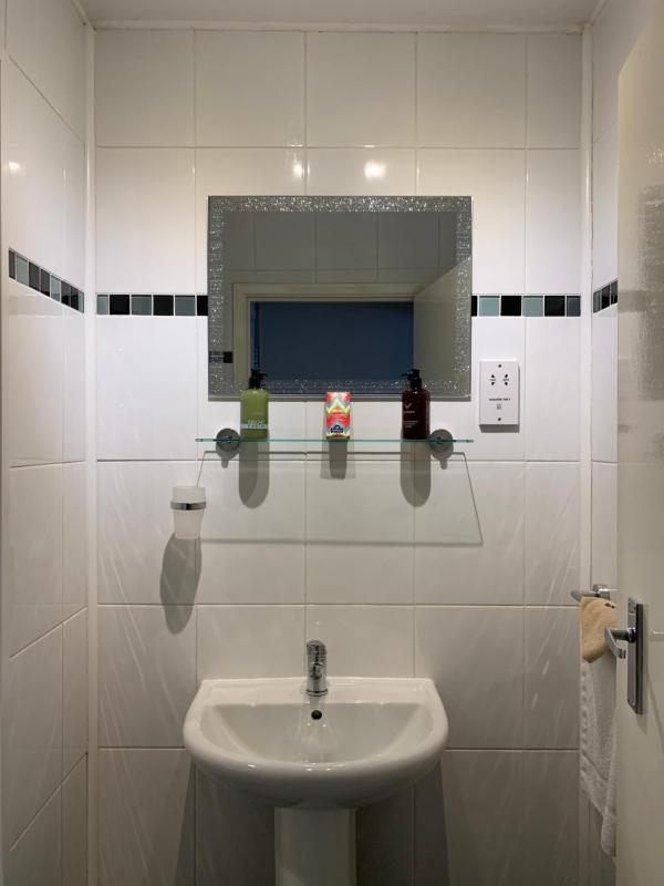 Twin Room image 2