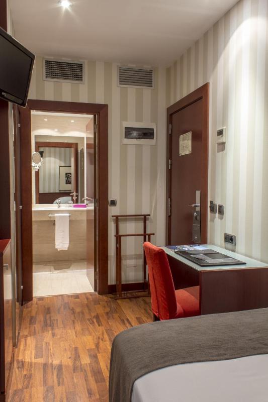 Single Room image 3