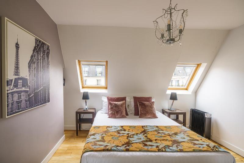 One-Bedroom Apartment image 4