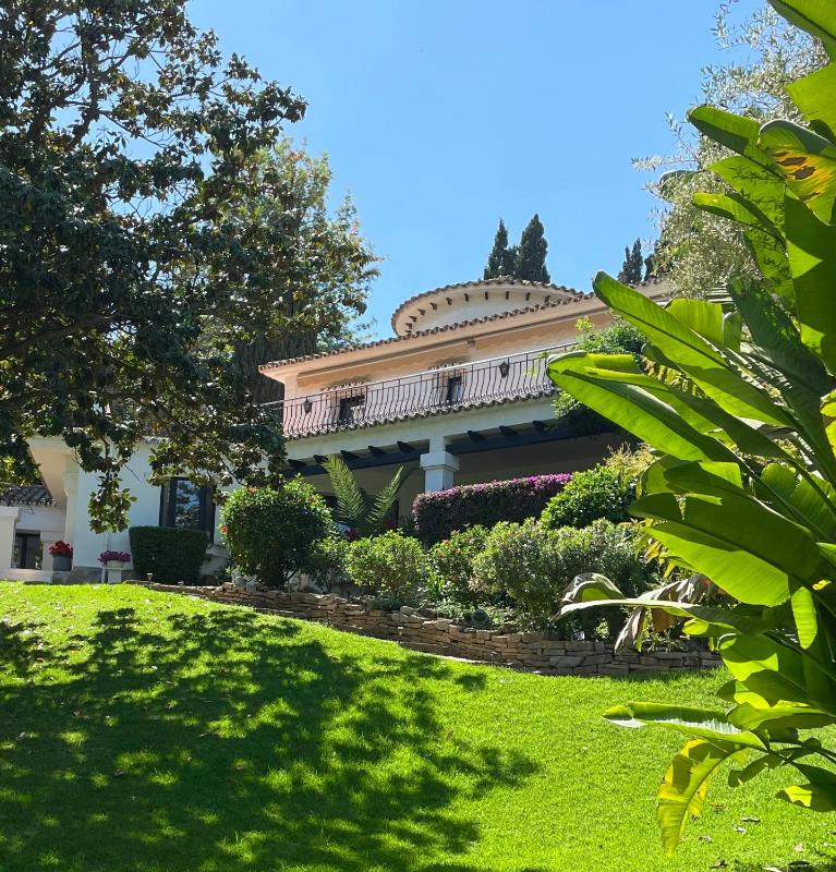 Villa Dos Palomas on the Golden Mile in Marbella Images