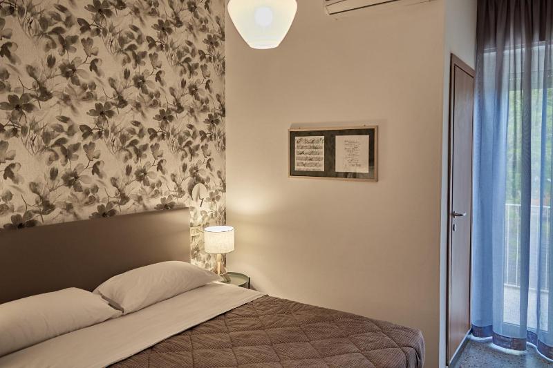 Classic Quadruple Room image 2