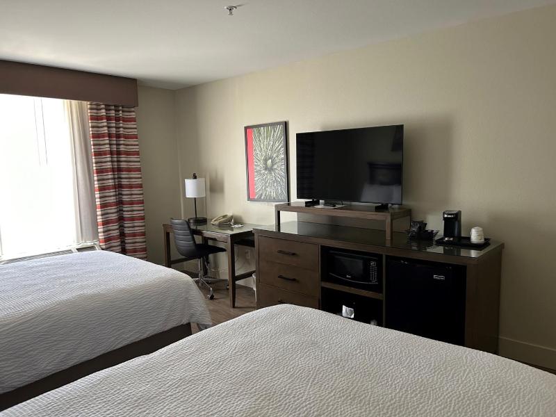 Standard Room with Two Queen Beds image 4