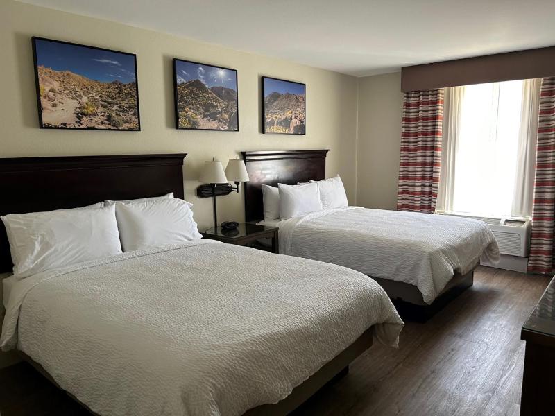 Standard Room with Two Queen Beds image 3
