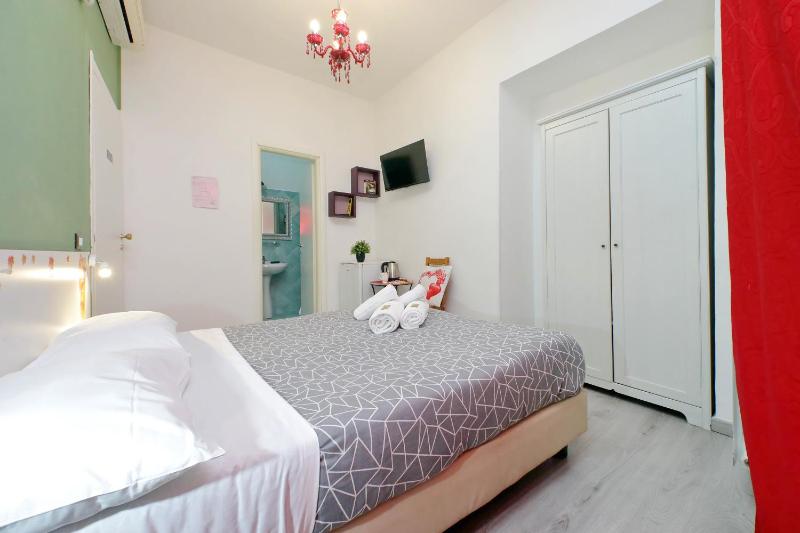 Double Room image 4