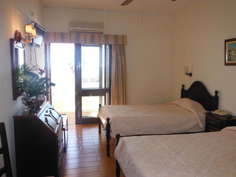 Twin Room with Balcony and Side View image 3