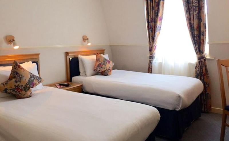 Classic Quadruple Room image 4