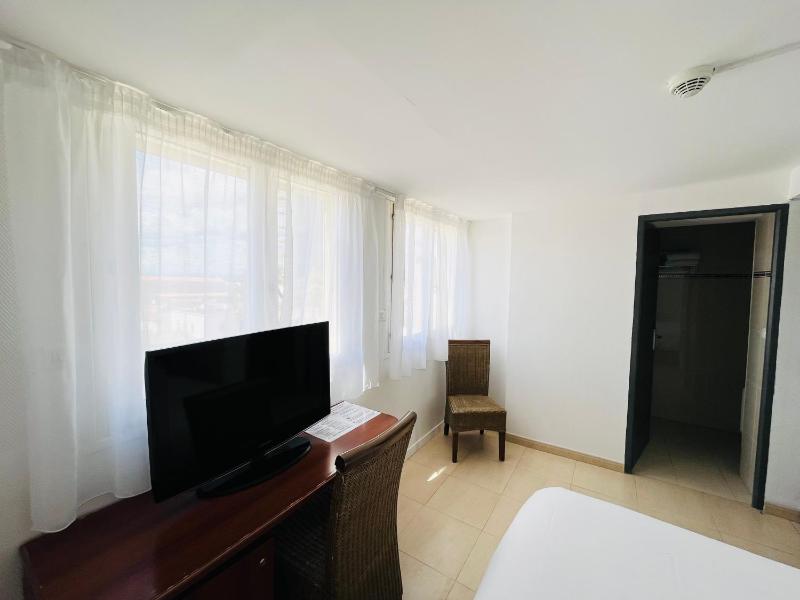 Double or Twin Room with Lighthouse View image 3