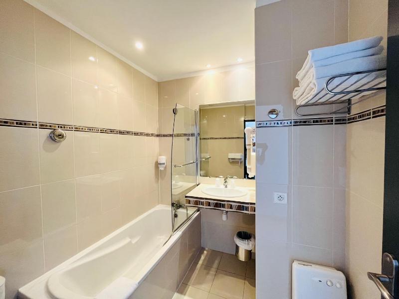 Double or Twin Room with Lighthouse View image 4