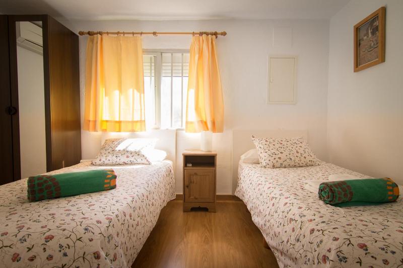 Holidays2Fuengirola Villa 6 bedroom 200 mts Beach - image 2