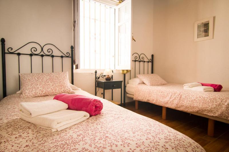Holidays2Fuengirola Villa 6 bedroom 200 mts Beach - image 29