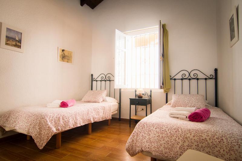 Holidays2Fuengirola Villa 6 bedroom 200 mts Beach - image 44