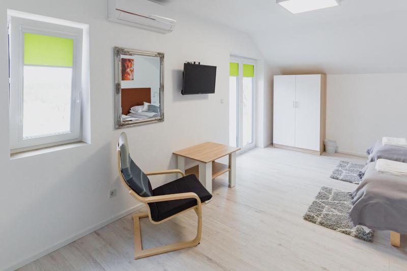 Double Room with Balcony image 3