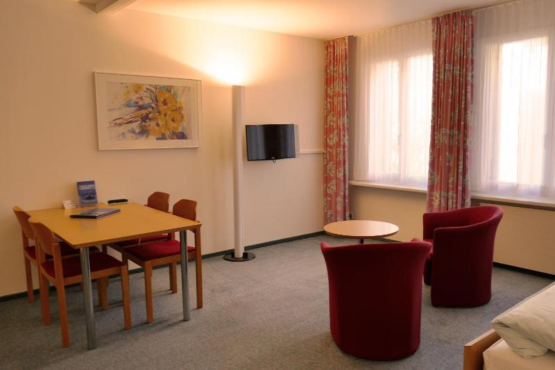 Double Room image 3