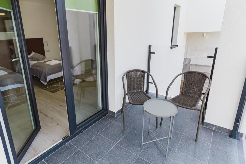 Double Room with Balcony image 2