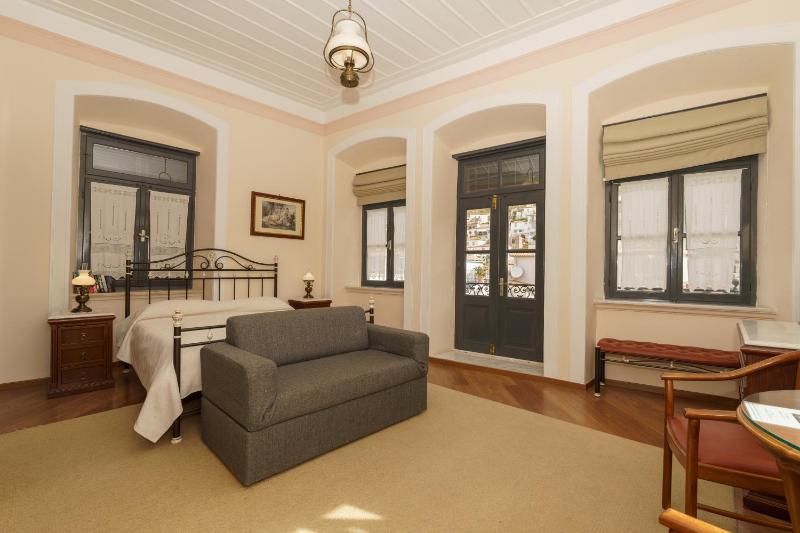Superior Studio with Balcony image 3