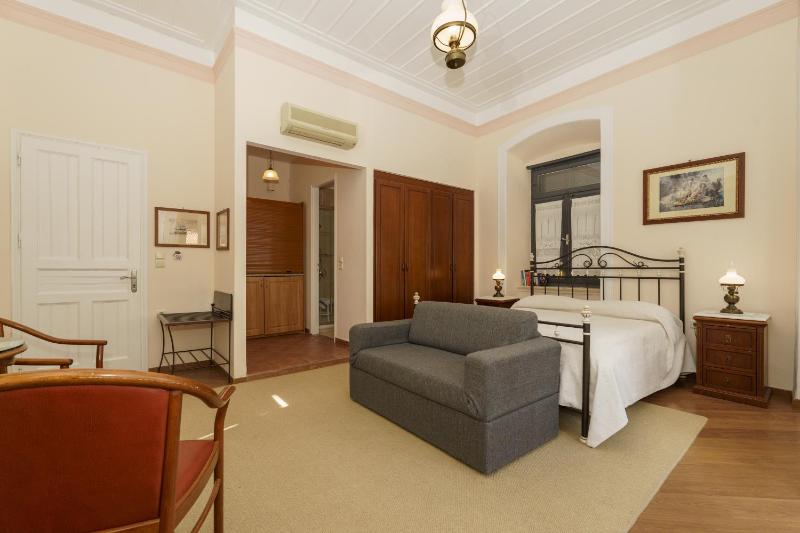 Superior Studio with Balcony image 2