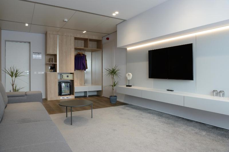 One-Bedroom Suite image 1