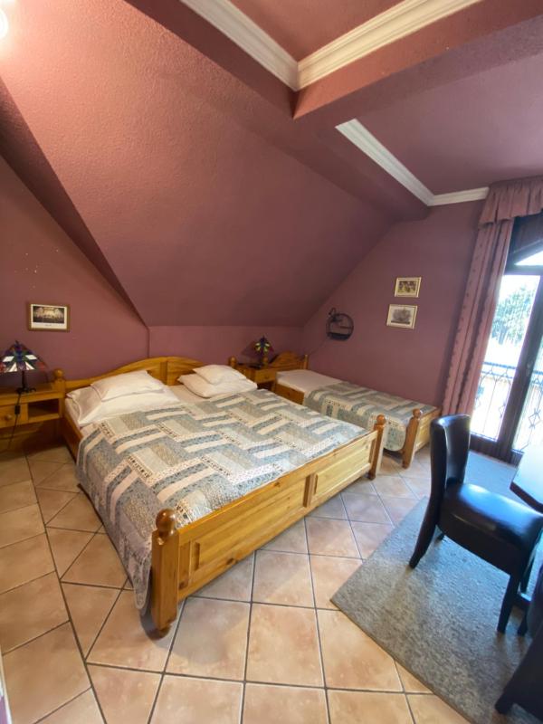 Standard Quadruple Room image 4