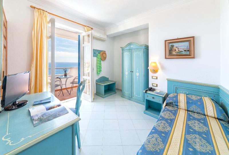 Single Room image 3