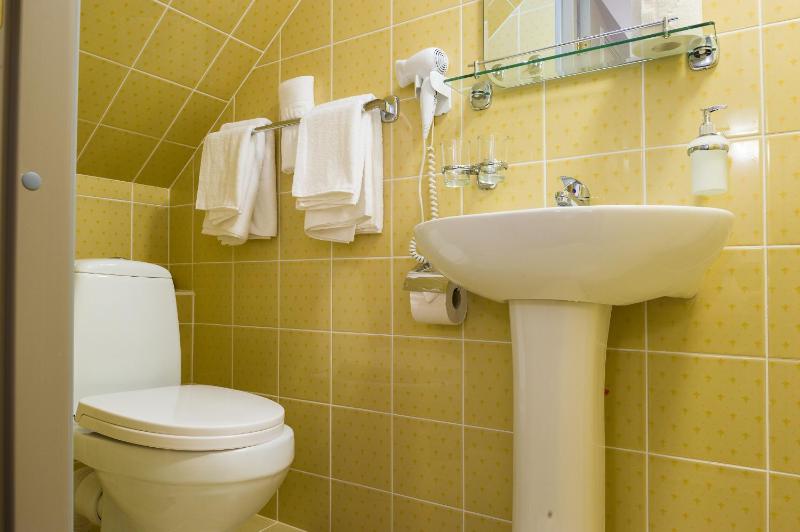 Small Double/Twin Room image 2