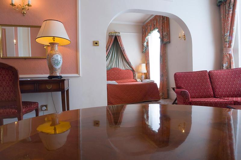 Suite with Sea View image 4