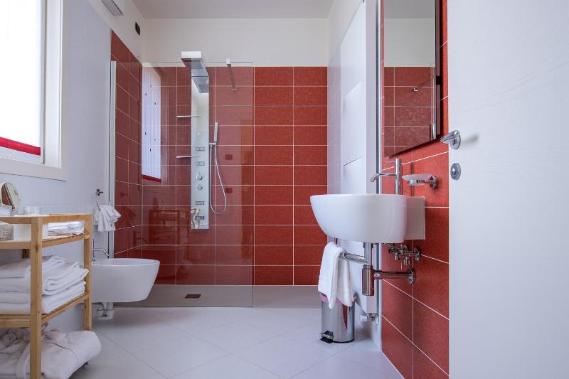 Double Room image 3