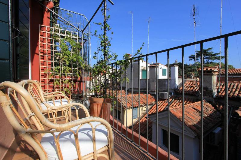Lara - Three-Bedroom Apartment with Terrace image 2
