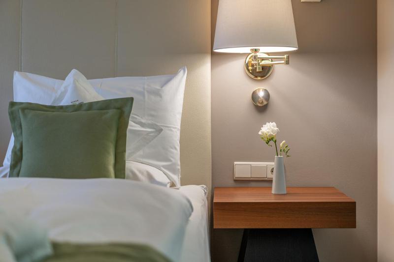 Junior Suite with Balcony image 3