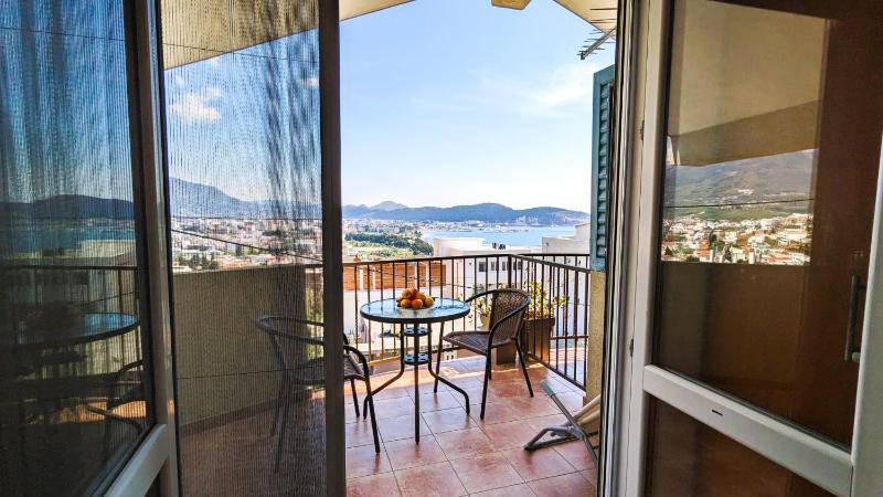 Apartment with Sea View image 1