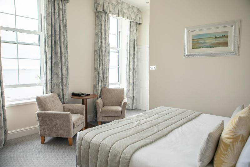 Deluxe Double or Twin Room with Sea View image 4