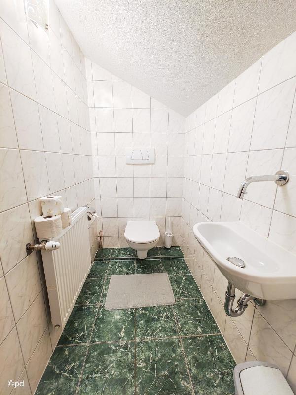 Family Room with Shower image 3