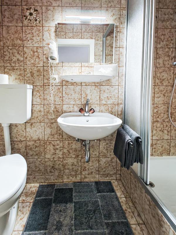Double Room with Balcony image 3