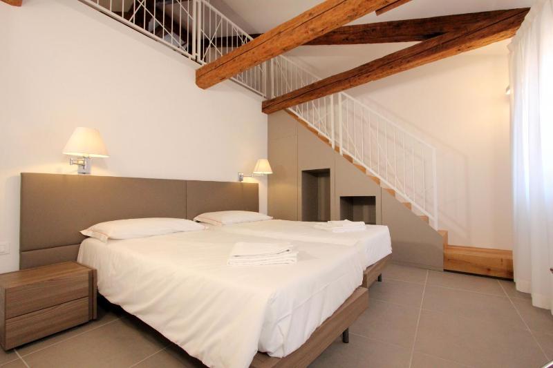 Carlo - Two-Bedroom Apartment image 4