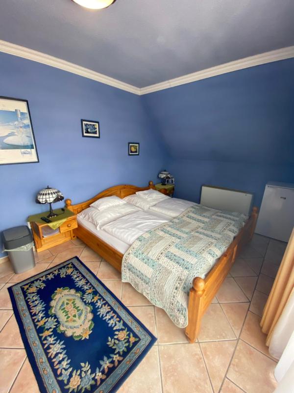 Double or Twin Room image 3