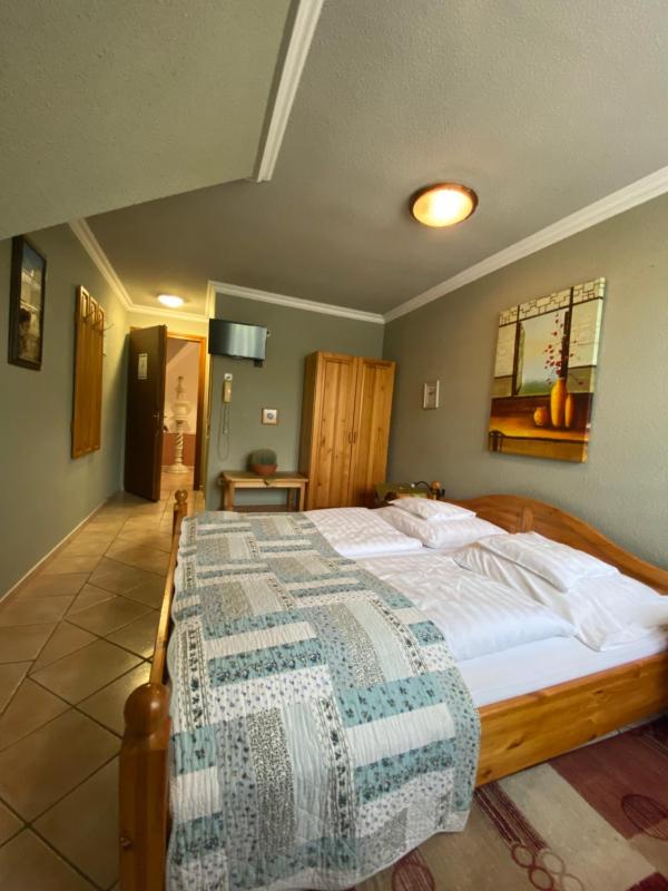 Double or Twin Room image 2