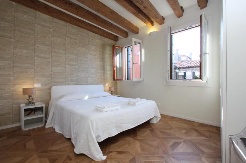Apartment Avogaria BIS with 2 Bedrooms and Canal View image 2
