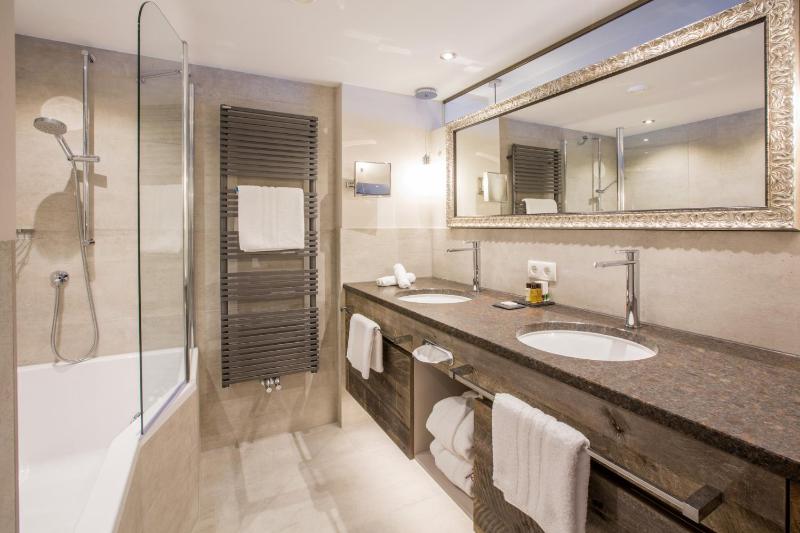 Deluxe Junior Suite image 4