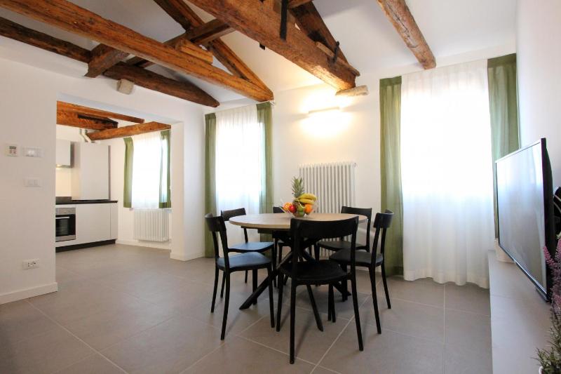 Longhi - Two-Bedroom Apartment image 1