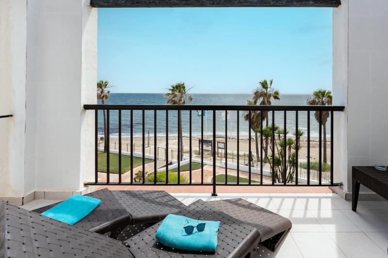 Dona Lola Micaela Beach front duplex 2 bedroom apartment - open sea and beach views surrounded by bars and restaurants - Costa del Sol - CS199 - image 27