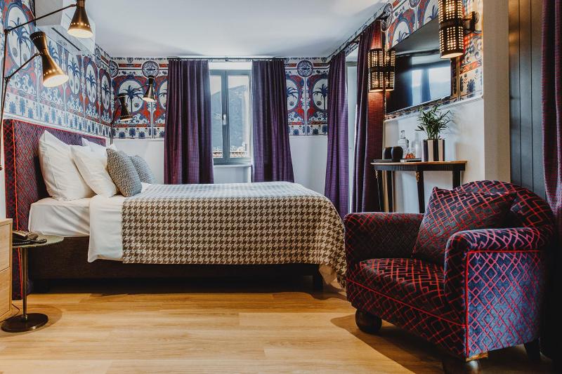 Superior Double Room with Balcony image 4