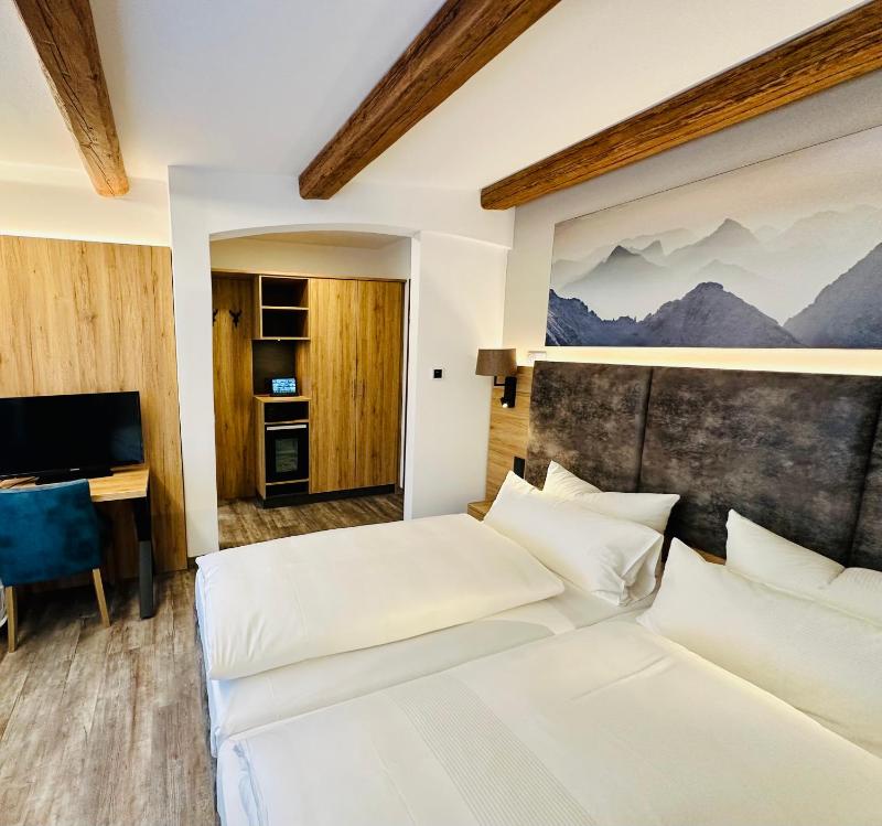 Standard Double Room image 4
