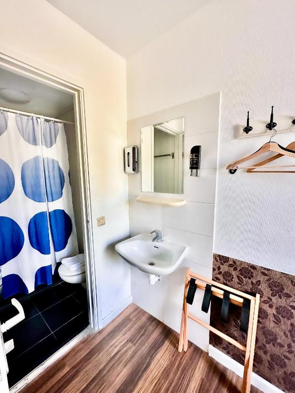 Standard Double Room image 2