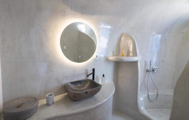 Luxus VIP Suites - image 40