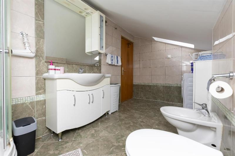 Apartment Ivanka - image 10