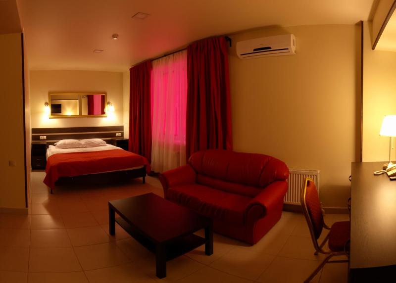 Deluxe Double Room image 2