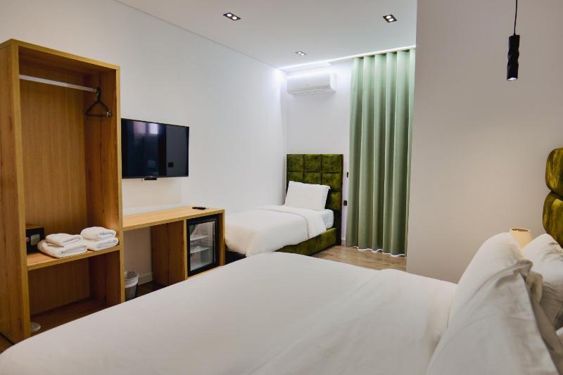 Triple Room with Side Sea View image 2