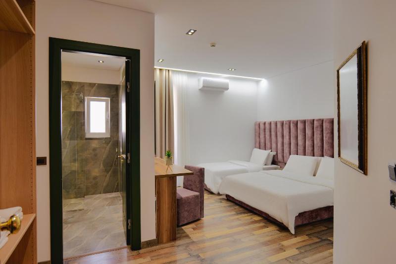 Triple Room with Mountain View image 4