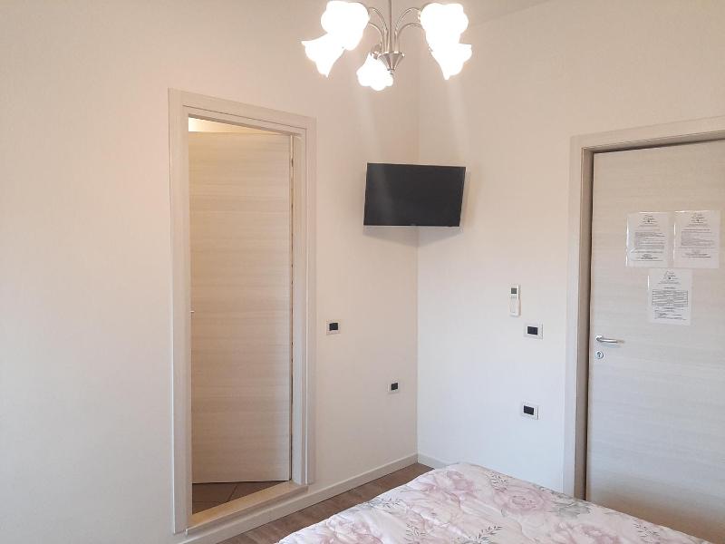 Double Room image 4